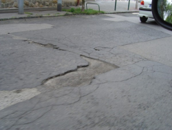 Egy a bosszantó budapesti kátyúk közül. Remélem, hogy négy év
múlva kevesebb lesz.
Küldte: Pokorni Zoltán.