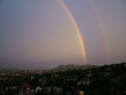 Hegyvidéki panoráma kettős szivárvánnyal és a Sas-heggyel
Beküldte: Ács Ferenc.