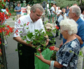 Musakátli-osztás a biopiacon. 2007. június 16.